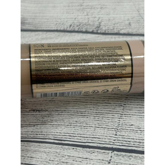 New Makeup Revolution Conceal & Glow F6 Illuminating Foundation 0.7 fl oz / 23ml - Picture 6 of 8
